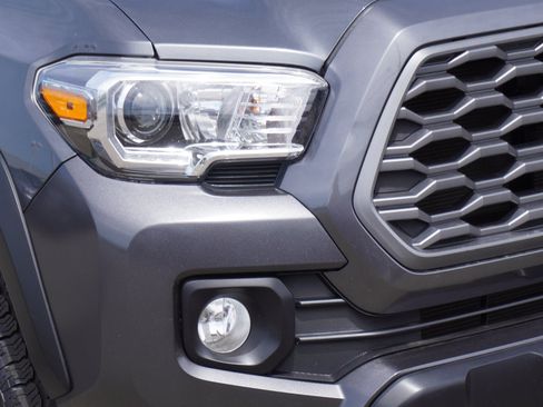 Used 2023 Toyota Tacoma TRD Off-Road AWD/4WD image 3