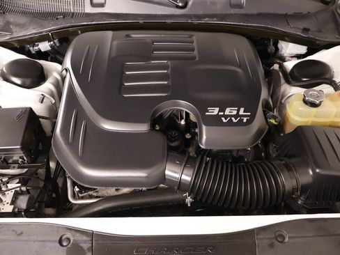 Used 2021 Dodge Charger SXT w/ Leather Interior Group RWD image 20