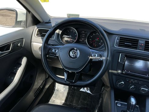 Used 2017 Volkswagen Jetta SE FWD image 11