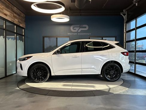 Used 2023 Ford Escape ST-Line Elite AWD/4WD image 6