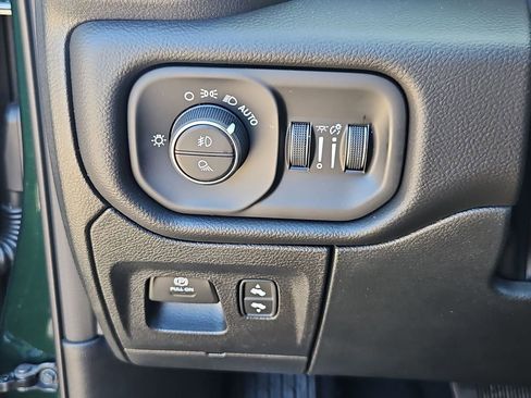 New 2026 RAM 1500 Laramie AWD/4WD image 18