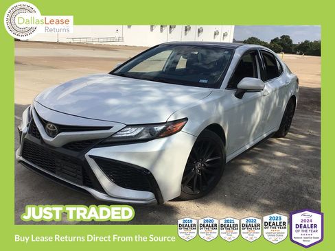 Used 2021 Toyota Camry XSE FWD image 1