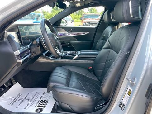 Used 2025 BMW 740i xDrive AWD/4WD image 19
