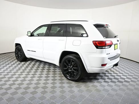 Used 2020 Jeep Grand Cherokee Altitude AWD/4WD image 4