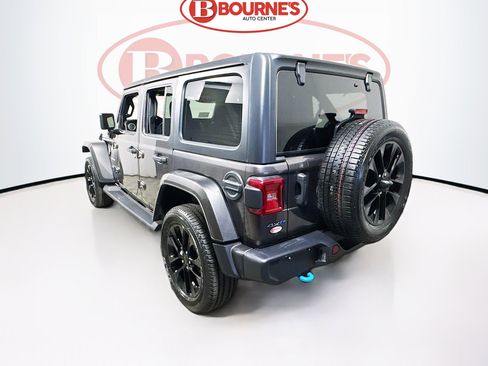 Used 2023 Jeep Wrangler Unlimited Sahara w/ Cold Weather Group AWD/4WD image 9