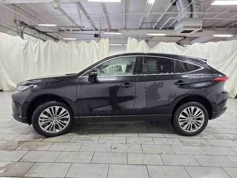 Certified 2024 Toyota Venza XLE image 11