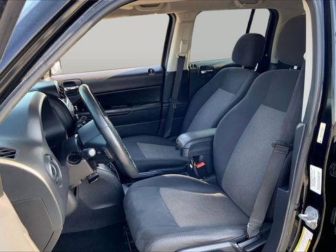 Used 2012 Jeep Patriot Latitude FWD image 8