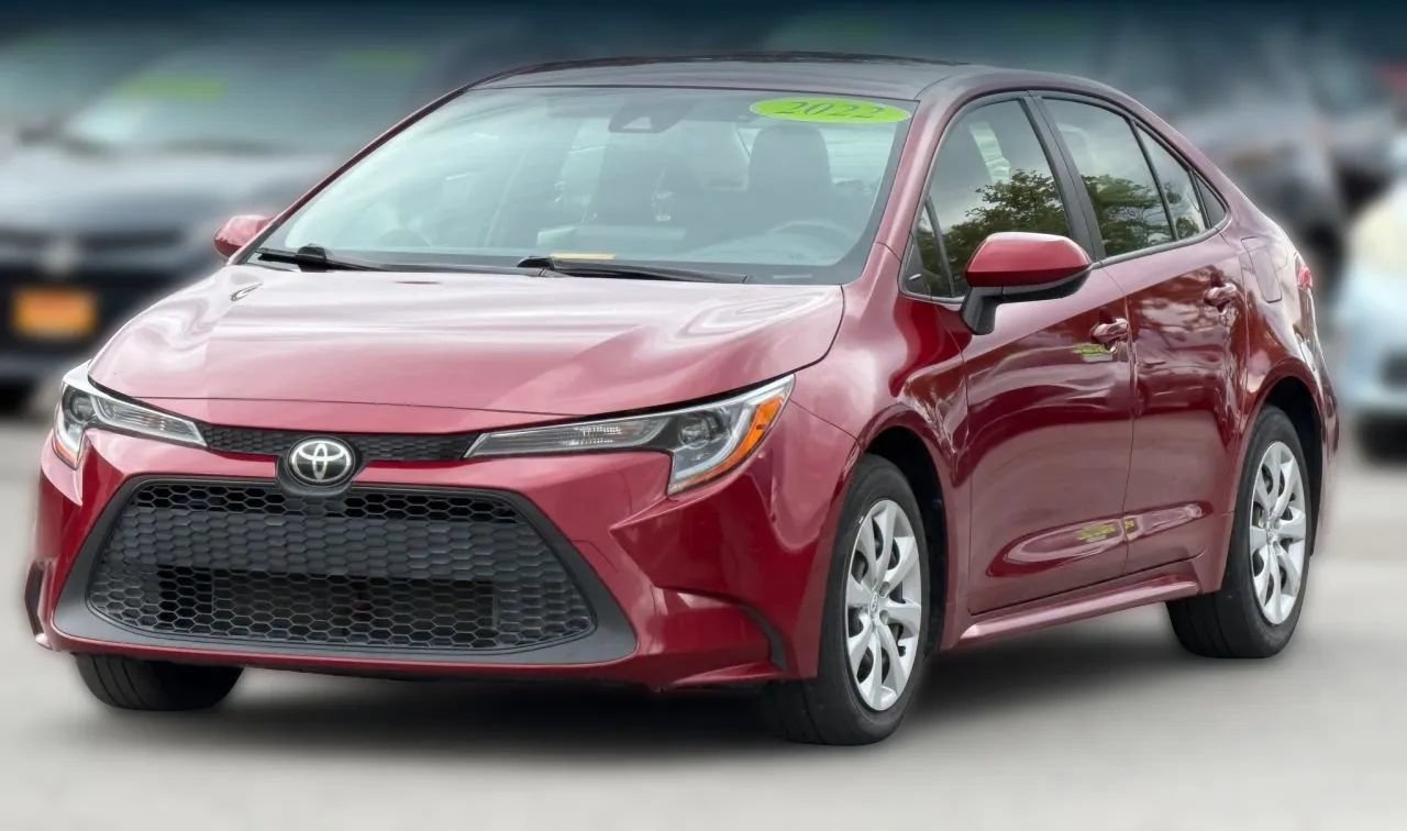 Used 2022 Toyota Corolla LE FWD image 3