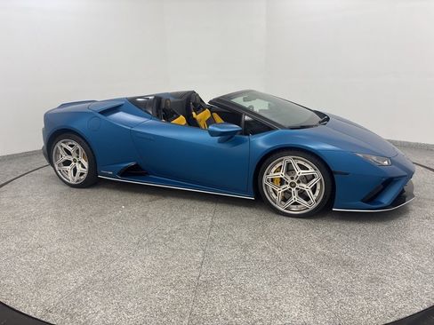 Used 2020 Lamborghini Huracan EVO RWD image 18