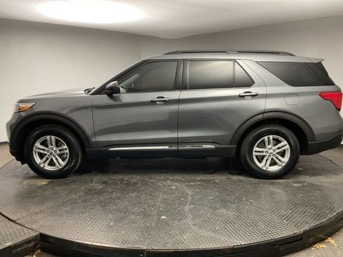 Used 2022 Ford Explorer XLT w/ Equipment Group 202A image 4