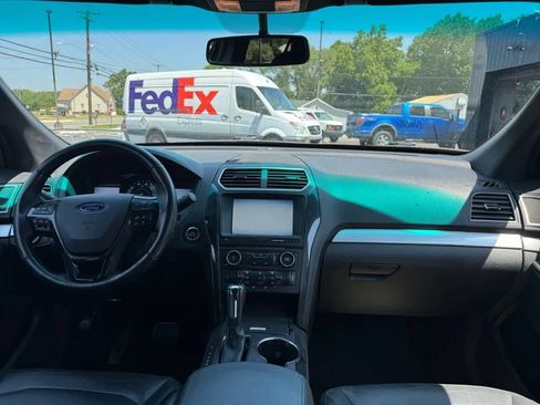 Used 2016 Ford Explorer XLT w/ Equipment Group 202A AWD/4WD image 9