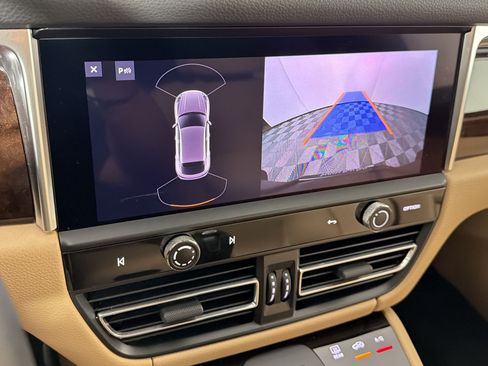 Certified 2024 Porsche Macan S AWD/4WD image 25