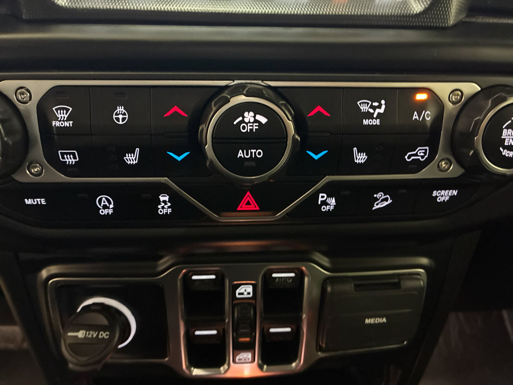 Used 2018 Jeep Wrangler Unlimited Sahara w/ Quick Order Package 24M Moab AWD/4WD image 19