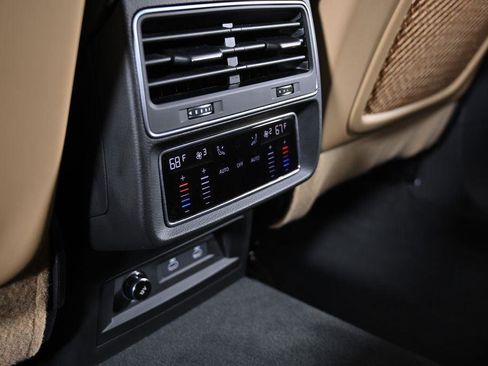 Used 2023 Audi Q8 Premium Plus image 27