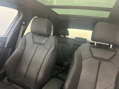 Used 2023 Audi Q3 2.0T Premium w/ Black Optic Sport Package image 36