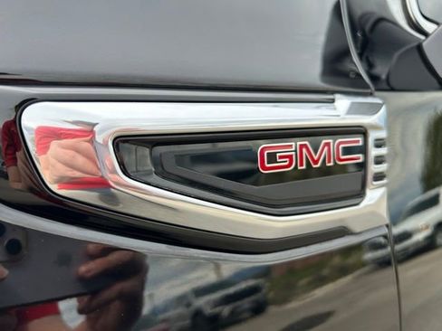 Used 2025 GMC Yukon Denali w/ Denali Reserve Package AWD/4WD image 10