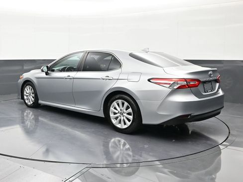 Used 2019 Toyota Camry LE FWD image 3