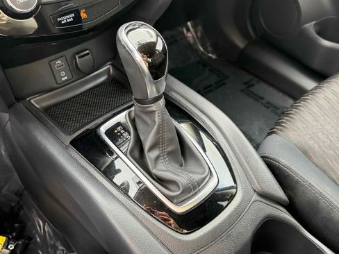 Used 2017 Nissan Rogue SV image 24