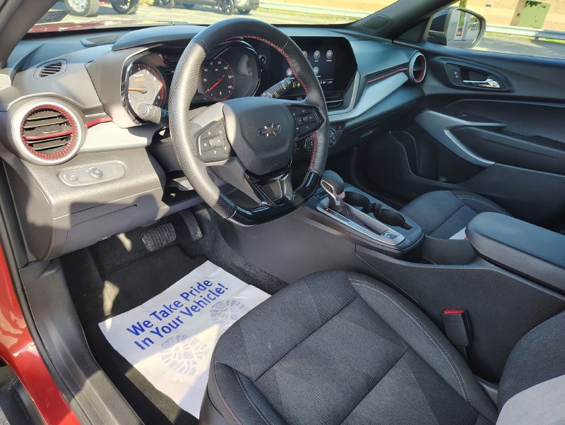 Used 2024 Chevrolet Trax RS w/ Sunroof Package FWD image 26