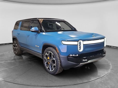 Used 2023 Rivian R1S Adventure AWD/4WD image 4