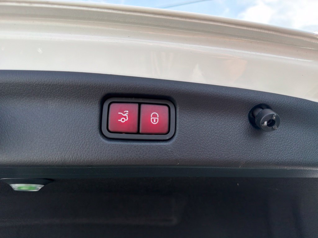 Used 2023 Mercedes-Benz C 300 4MATIC Sedan image 22