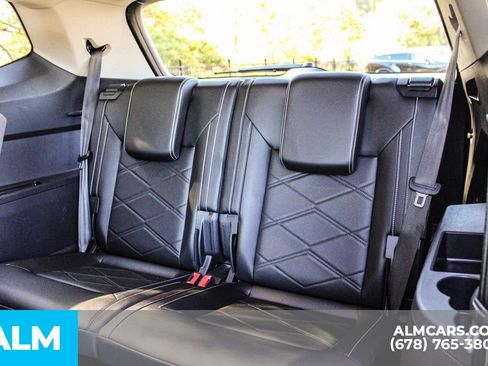 Used 2025 Volkswagen Atlas SE image 19