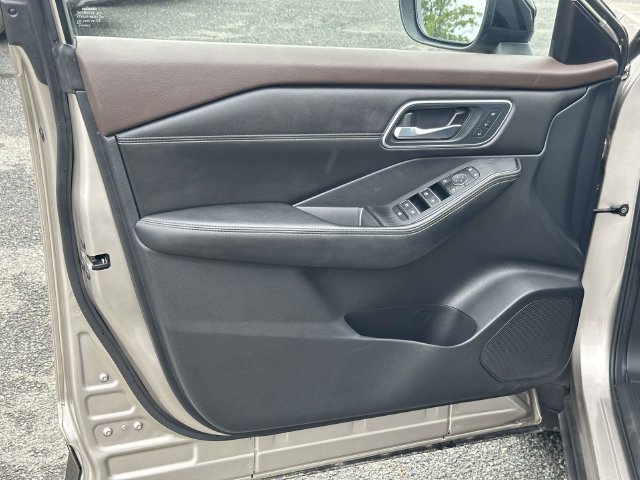Used 2023 Nissan Rogue Platinum AWD/4WD image 13