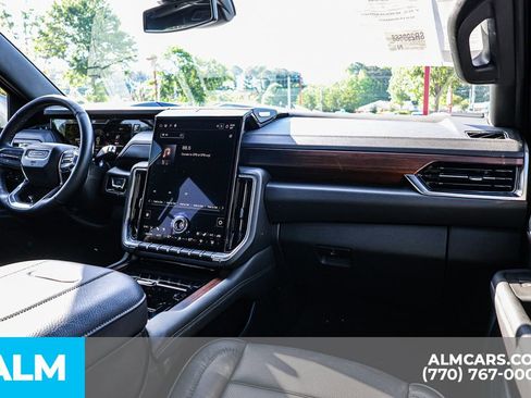 Used 2025 GMC Yukon XL Denali AWD/4WD image 33