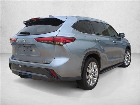 Used 2022 Toyota Highlander Limited FWD image 5