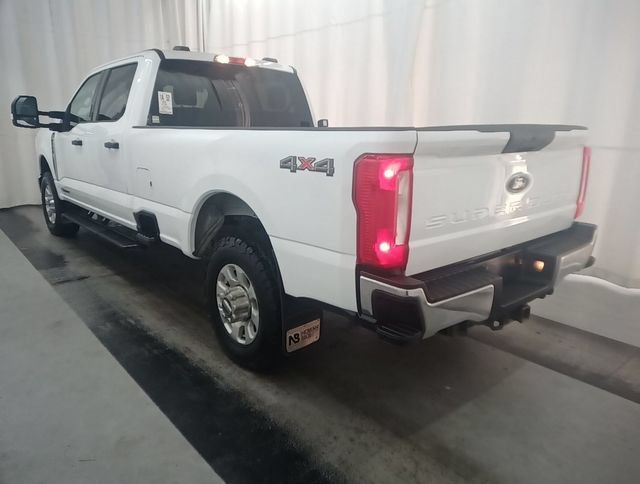 Used 2024 Ford F350 XLT AWD/4WD image 3