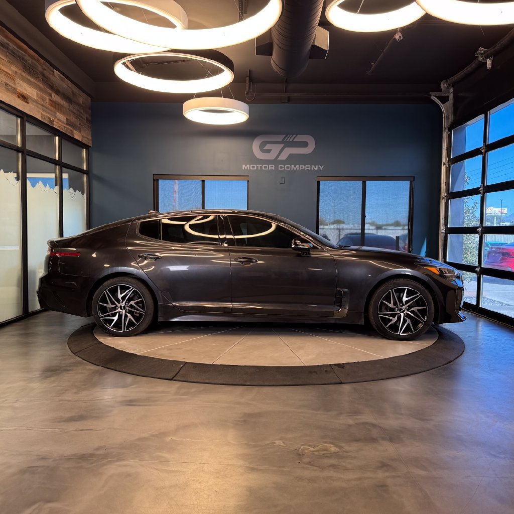 Used 2022 Kia Stinger GT-Line w/ Sun & Sound Package RWD image 2