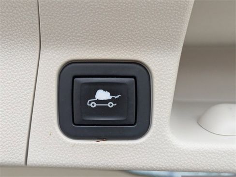 Used 2021 GMC Acadia Denali w/ Denali Technology Package image 13