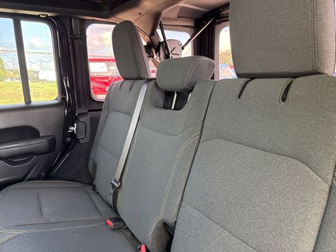 Used 2025 Jeep Wrangler Sport S image 22