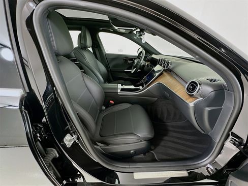 Used 2025 Mercedes-Benz C 300 Sedan image 31