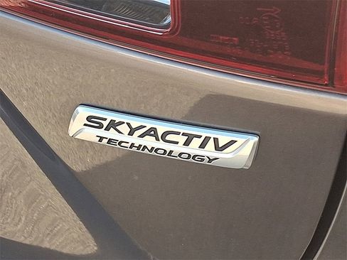 Used 2018 MAZDA MAZDA3 Touring image 32