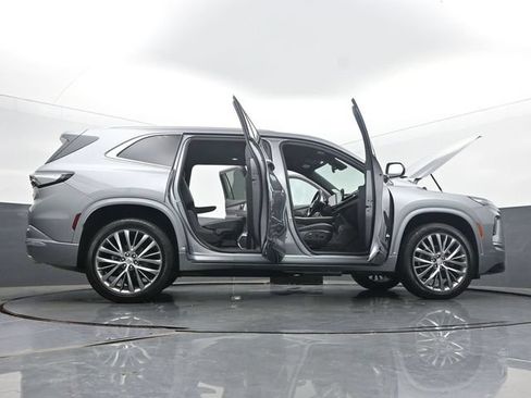 Used 2025 Buick Enclave Avenir w/ LPO, Floor Liner Package AWD/4WD image 61