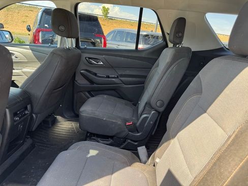 Used 2018 Chevrolet Traverse LT FWD image 2