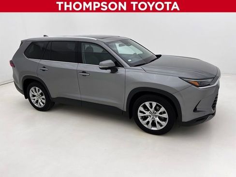 Used 2025 Toyota Grand Highlander AWD image 1