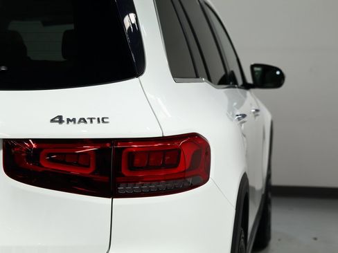 Used 2021 Mercedes-Benz GLB 250 4MATIC image 13