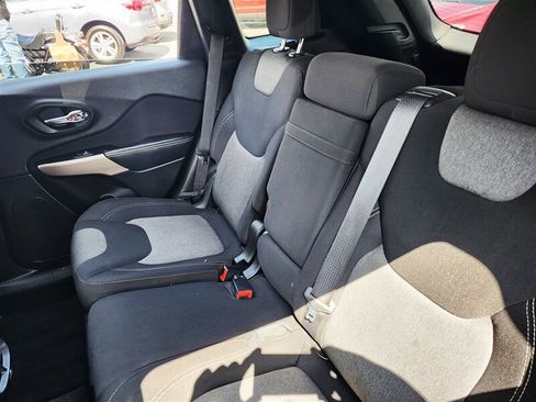 Used 2018 Jeep Cherokee Latitude image 15