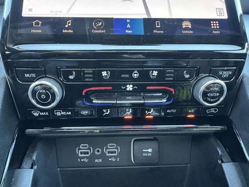 Used 2023 Jeep Grand Cherokee Overland image 25