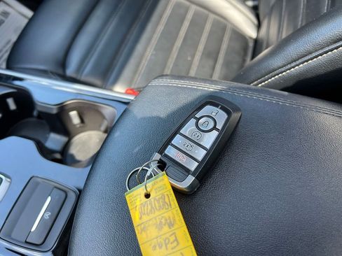 Used 2019 Ford Edge SEL w/ Equipment Group 201A FWD image 30