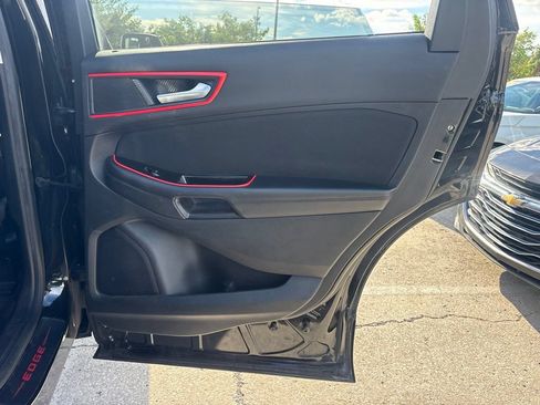 Used 2018 Ford Edge SEL FWD image 15