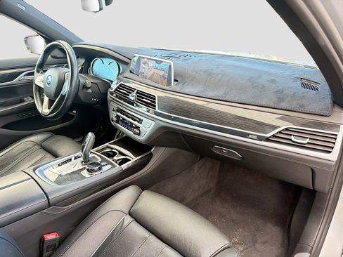 Used 2019 BMW 740i w/ Executive Package image 14