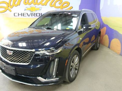 Used 2021 Cadillac XT6 Premium Luxury AWD/4WD image 4