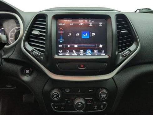 Used 2018 Jeep Cherokee Latitude Plus image 15