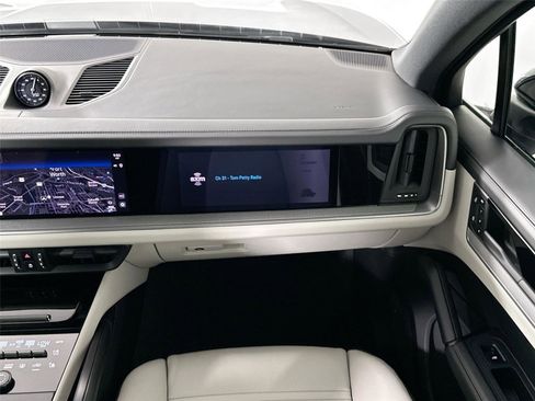 Certified 2025 Porsche Cayenne E-Hybrid AWD/4WD image 31