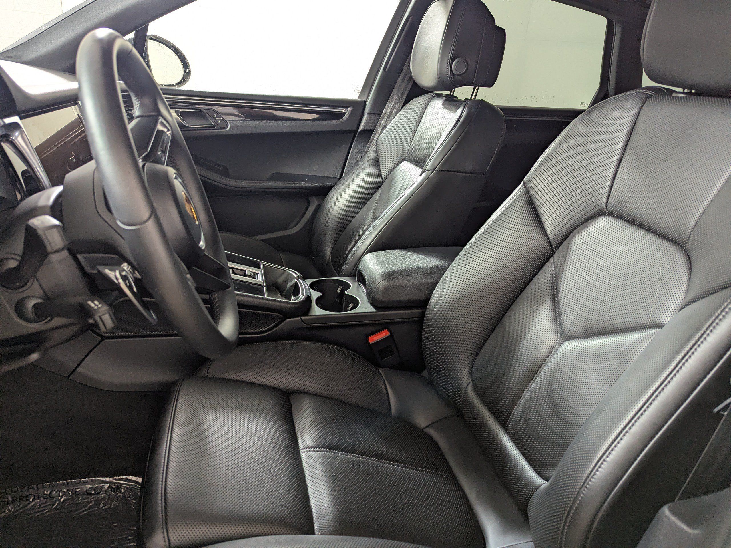 Used 2026 Porsche Macan AWD/4WD image 17