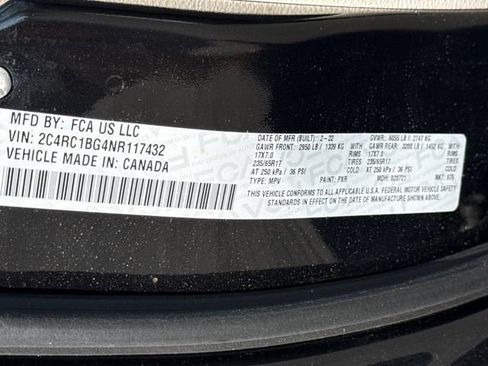 Used 2022 Chrysler Pacifica Touring-L FWD image 25