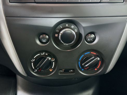 Used 2015 Nissan Versa SV image 21